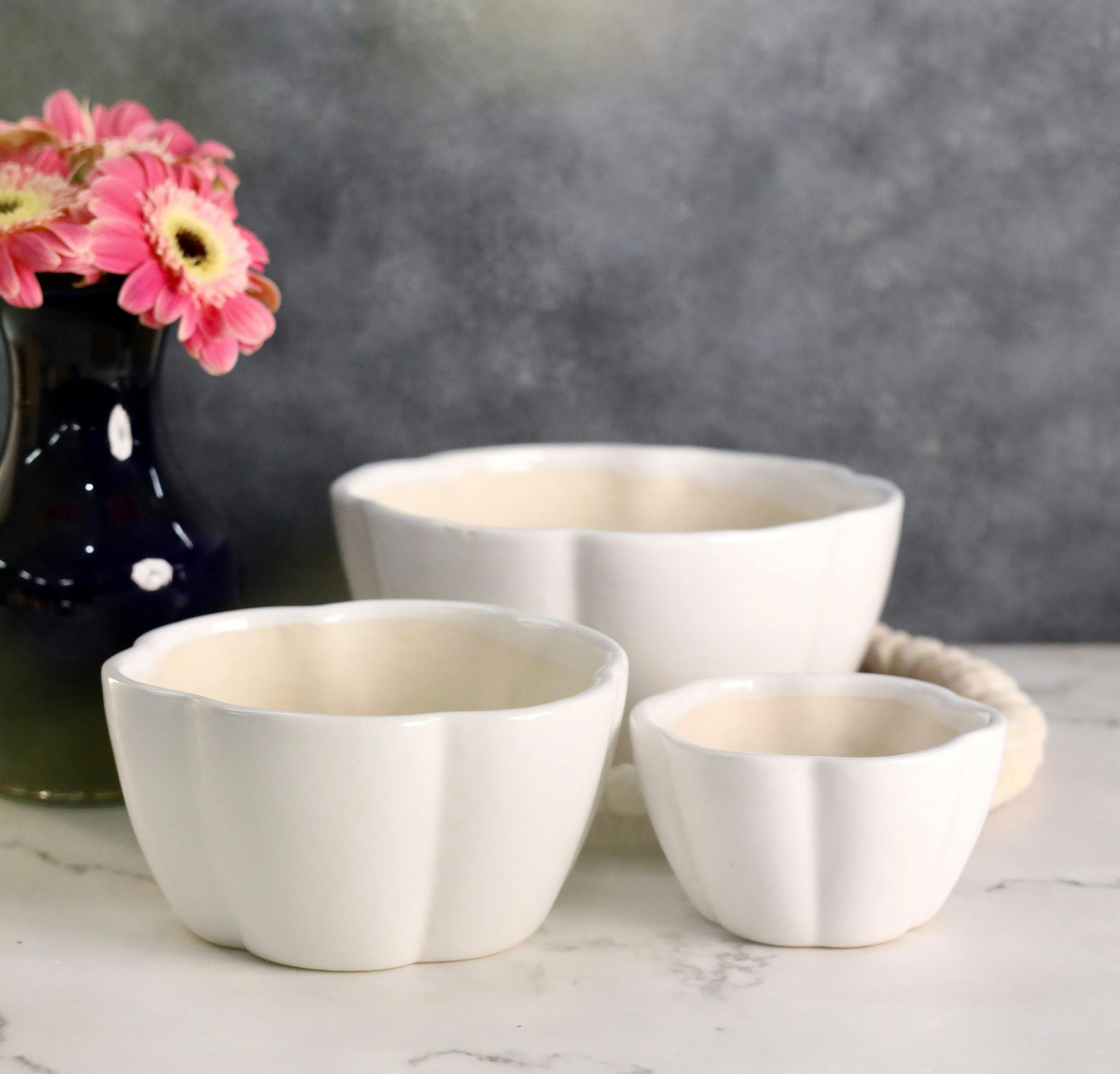 Thumbnail preview #0 for 3 piece White Flower shaped Planter Set
