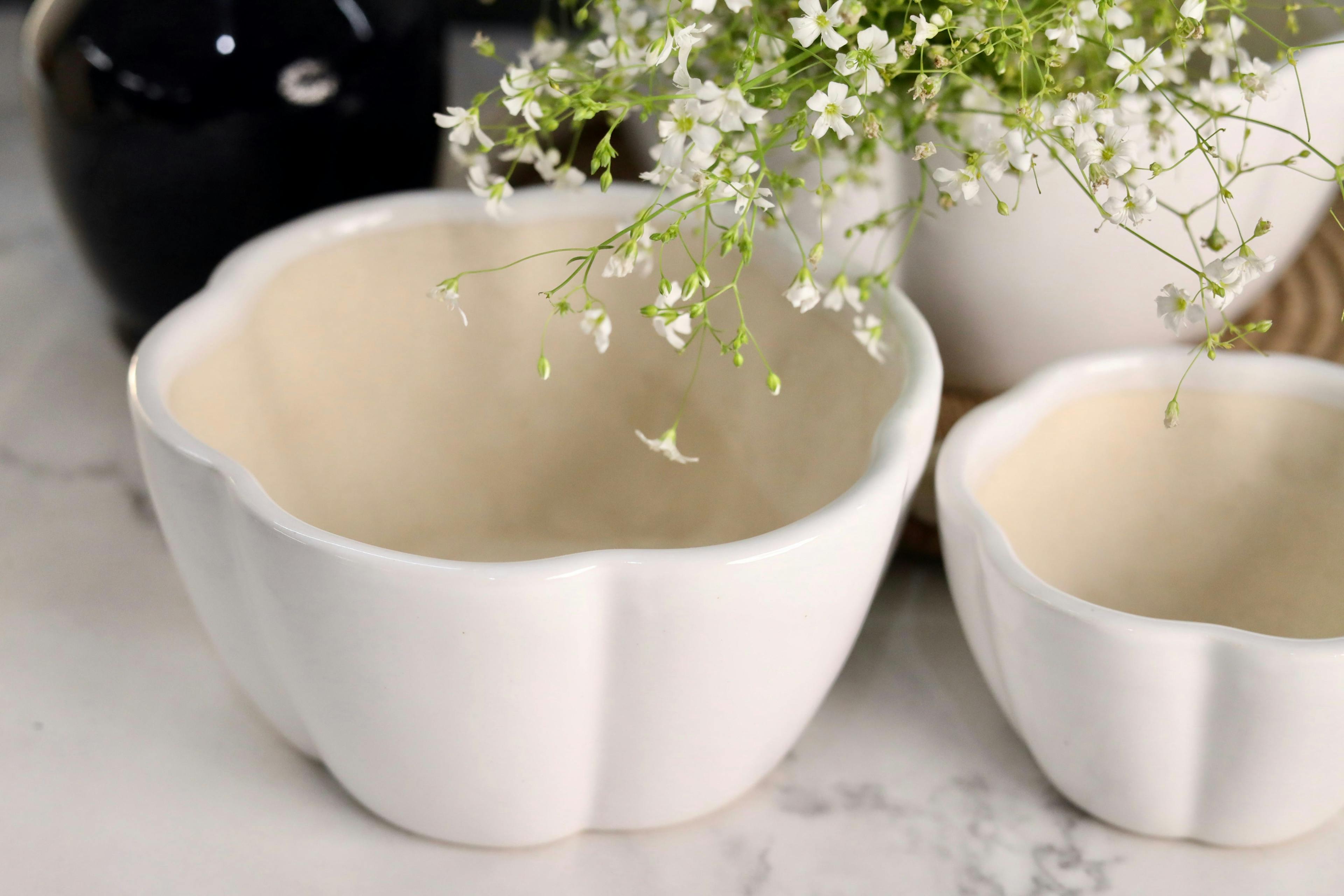 Thumbnail preview #1 for 3 piece White Flower shaped Planter Set