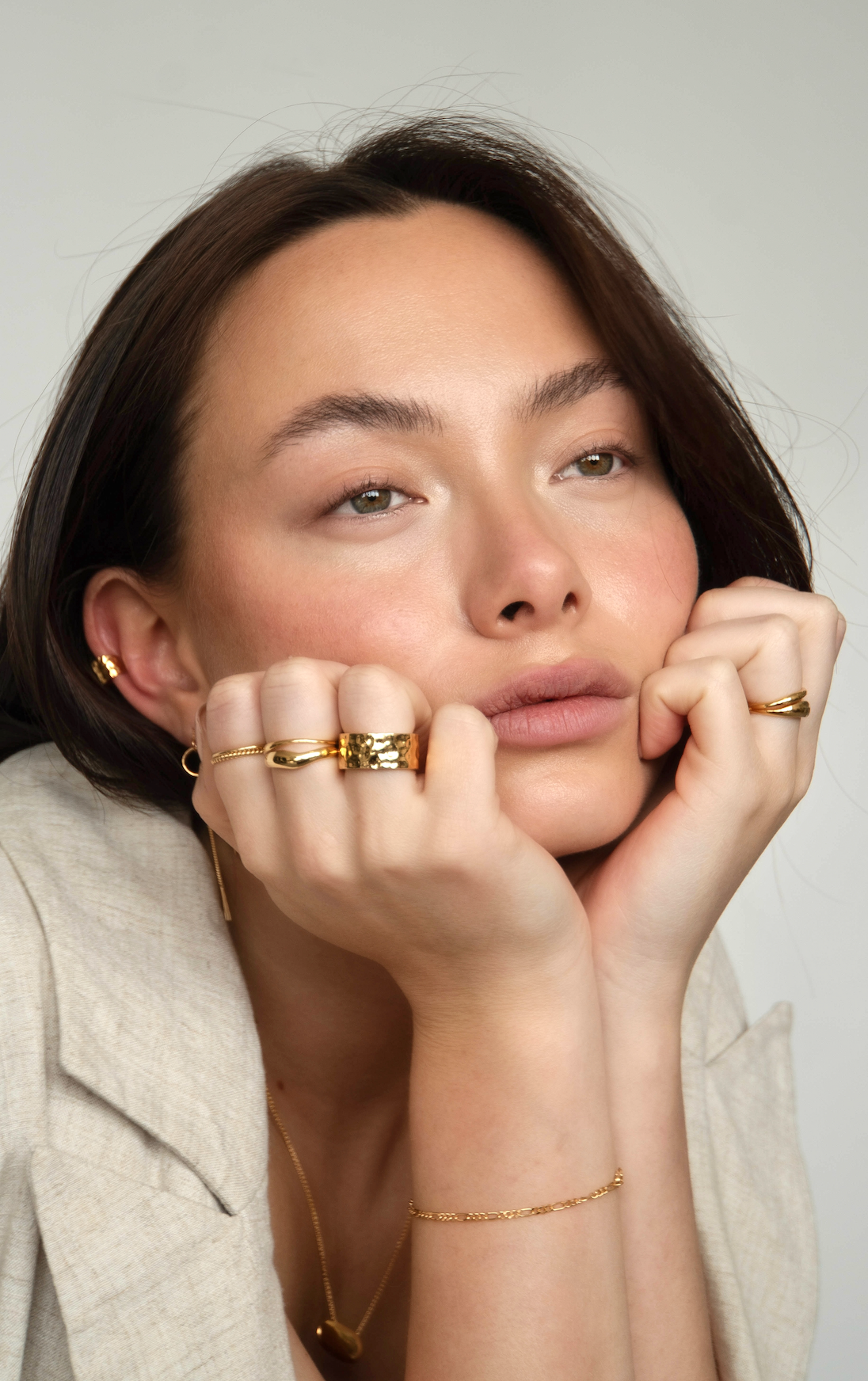 Kenji Hammered Statement Ring Gold Plated, a product by By Majime 