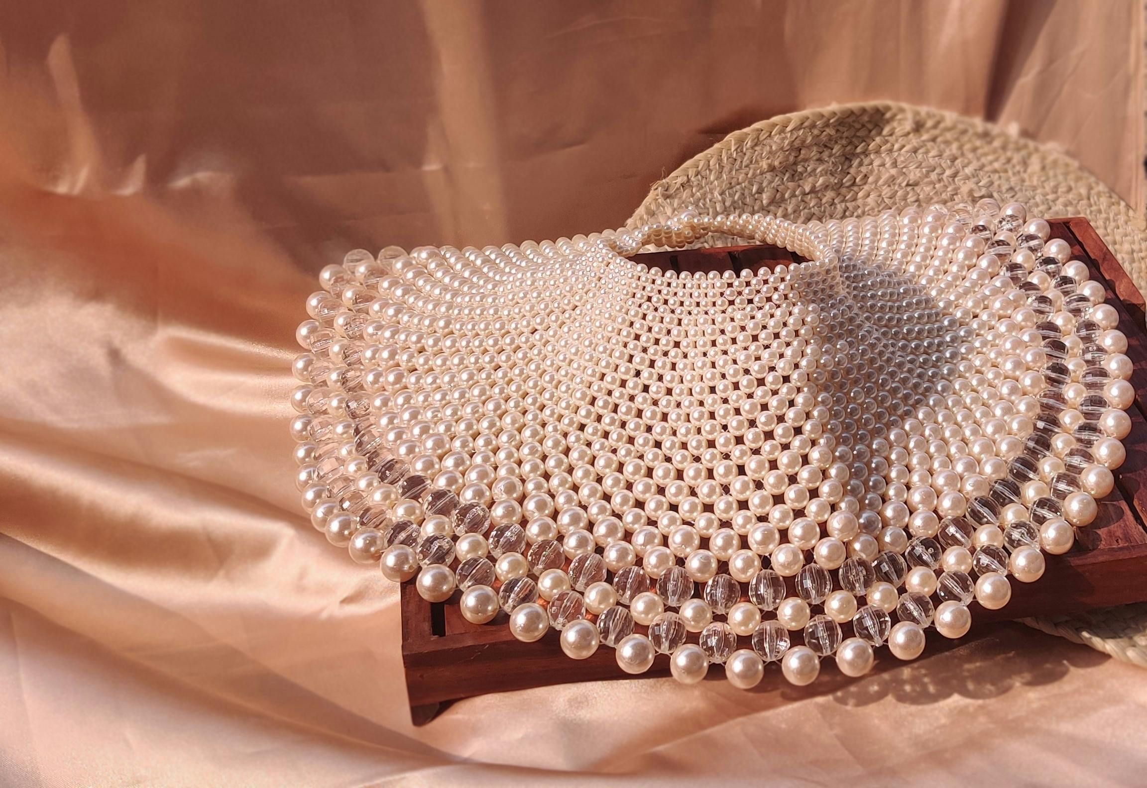 Thumbnail preview #2 for The DEEPIKA Pearl Necklace