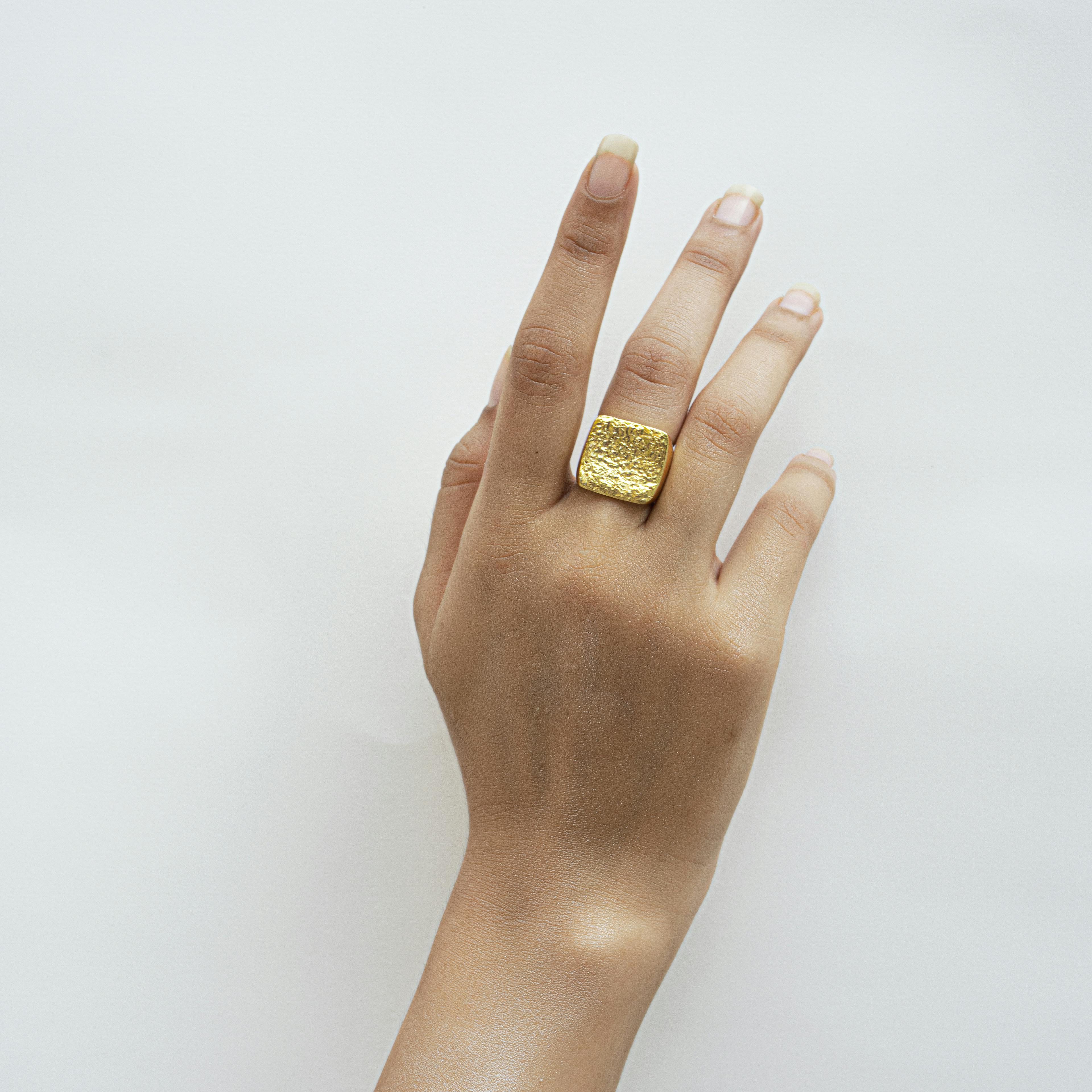 BOXY BOSS RING GOLD , a product by Equiivalence
