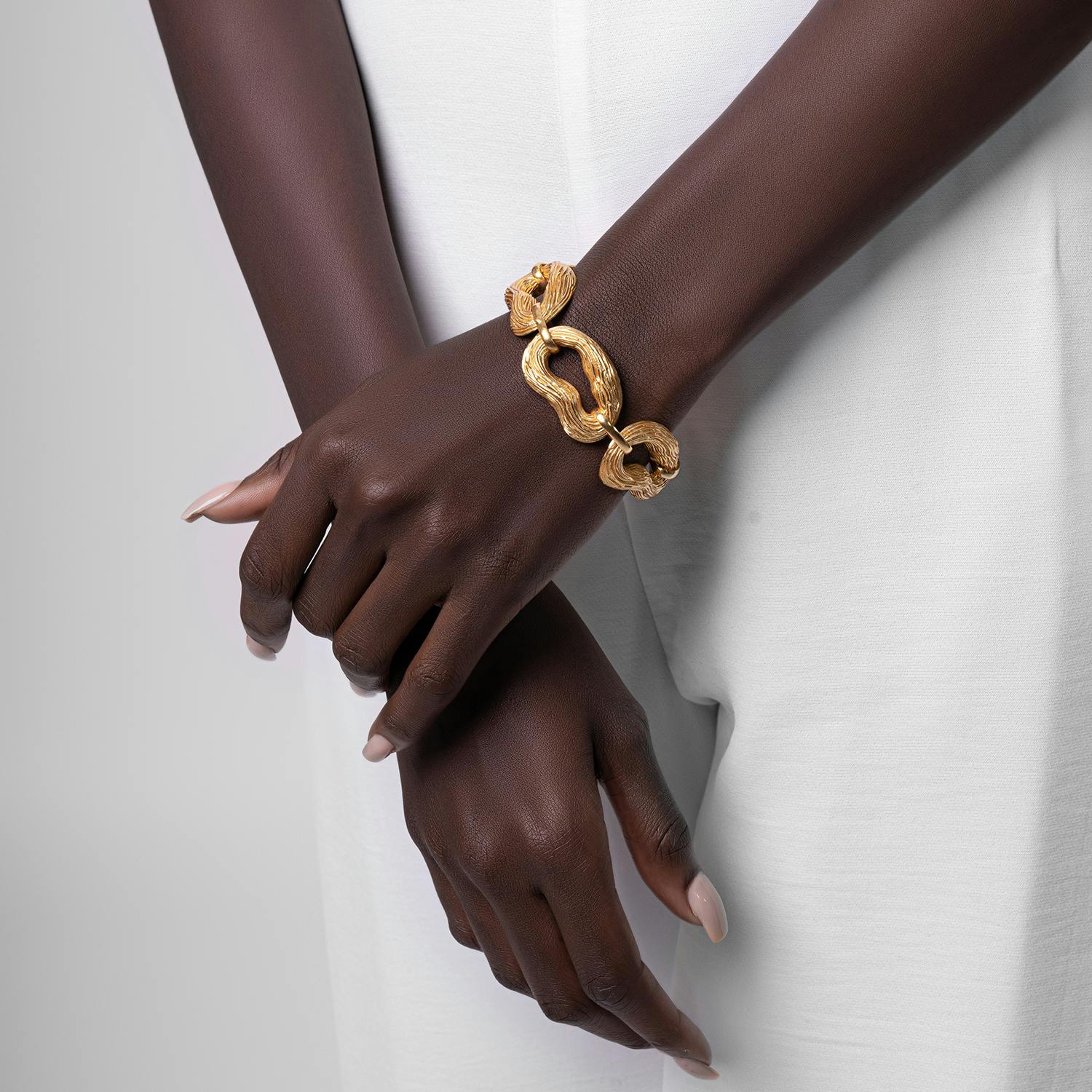 SYLVIE LINK BRACELET GOLD TONE, a product by Equiivalence