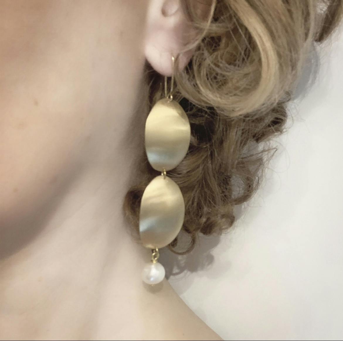 Thumbnail preview #1 for Reign Pearl Earrings