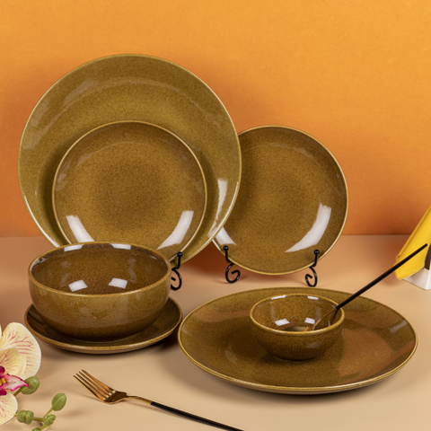 Golden Color Dinner Set - Set of 8, a product by The Golden Theory