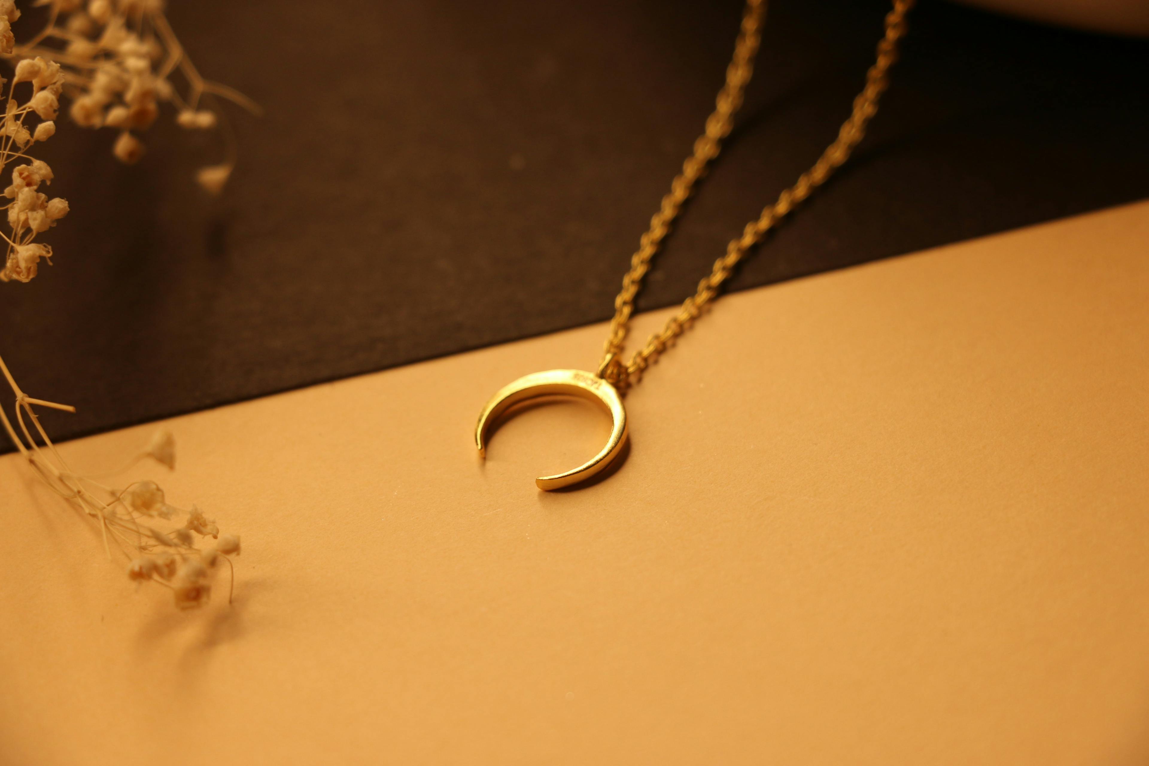 Thumbnail preview #1 for Moon shaped necklace