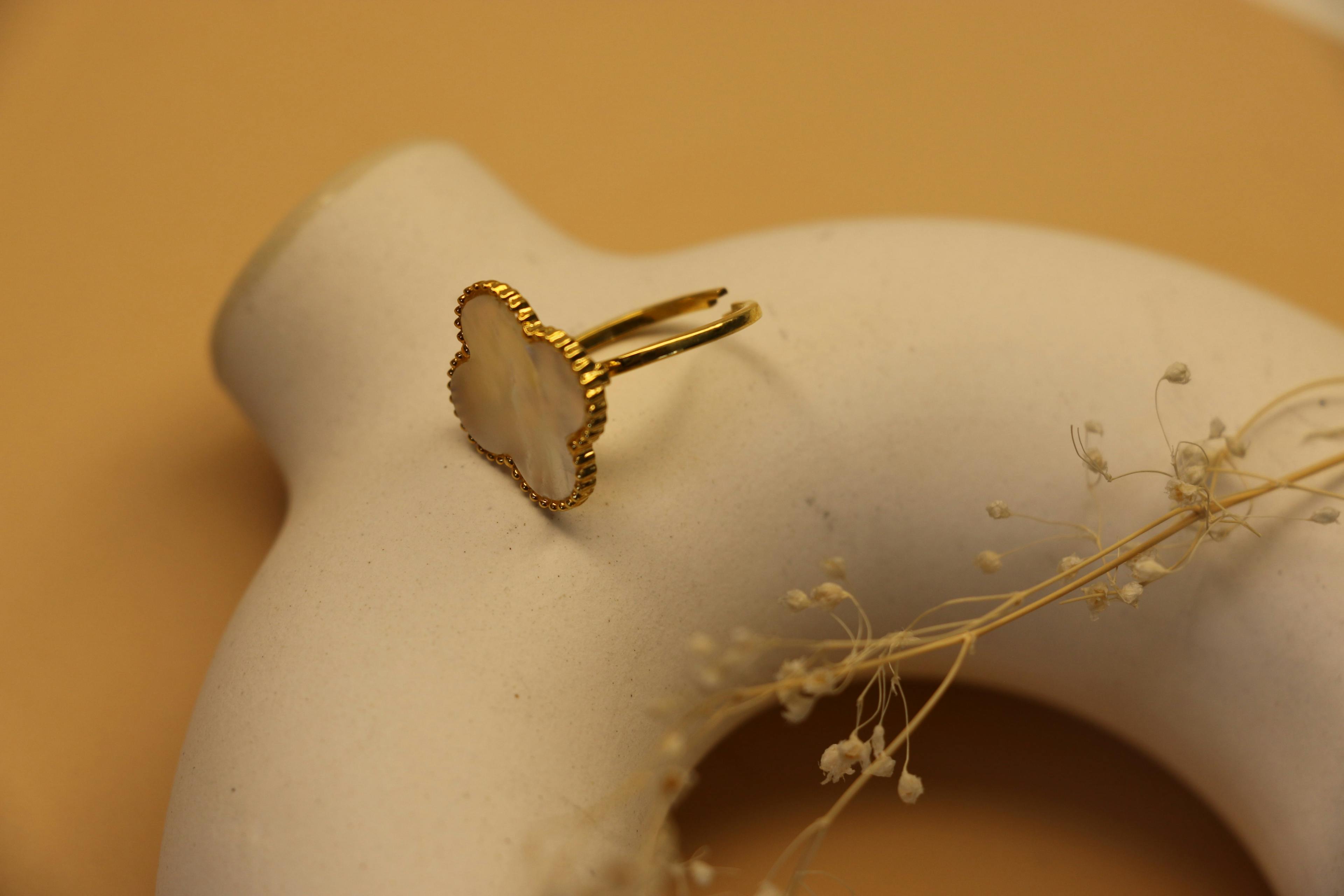 Mop clover adjustable ring, a product by The Jewel Closet Store