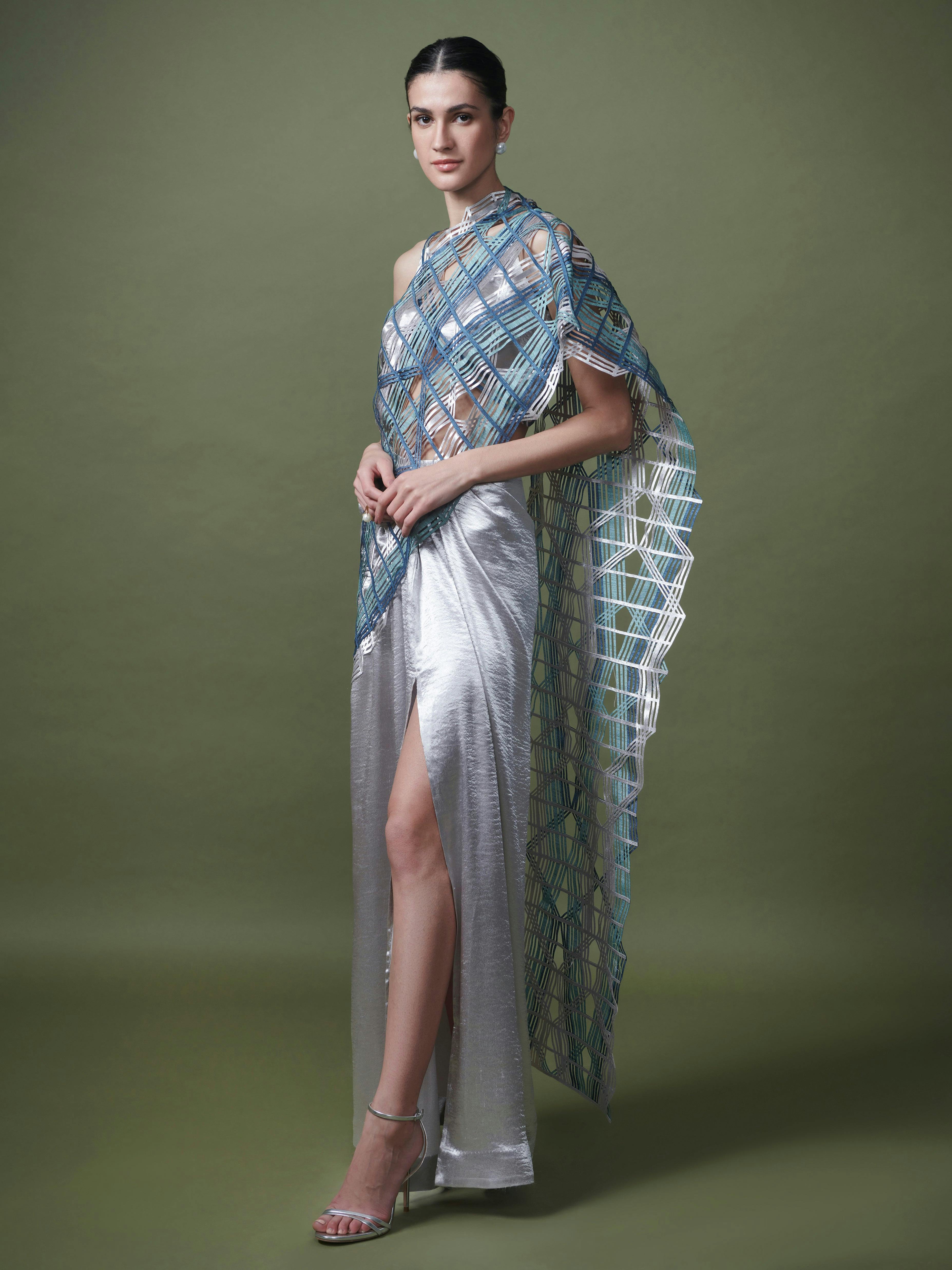 Monochrome gauze saree, a product by Shriya Khanna