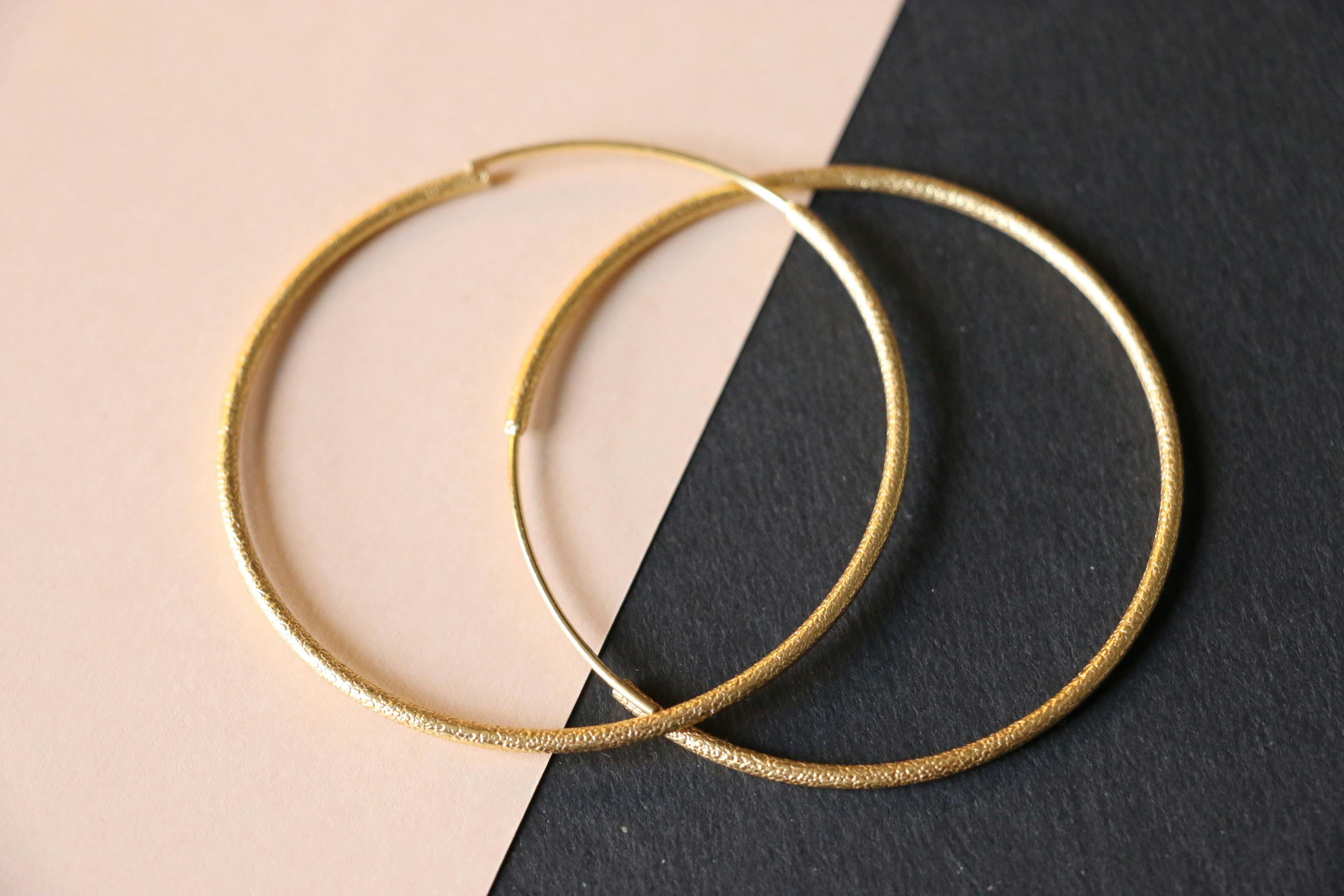 Thumbnail preview #3 for Giant round ear hoops