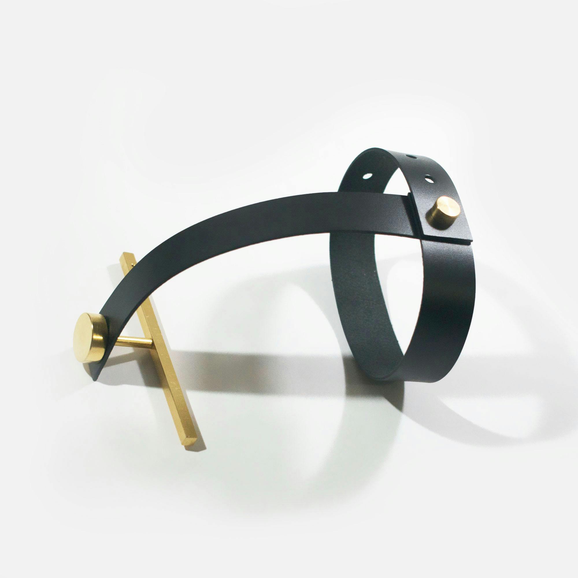 A Bar Circle Machination - Hand Accessory, a product by NO NA MÉ