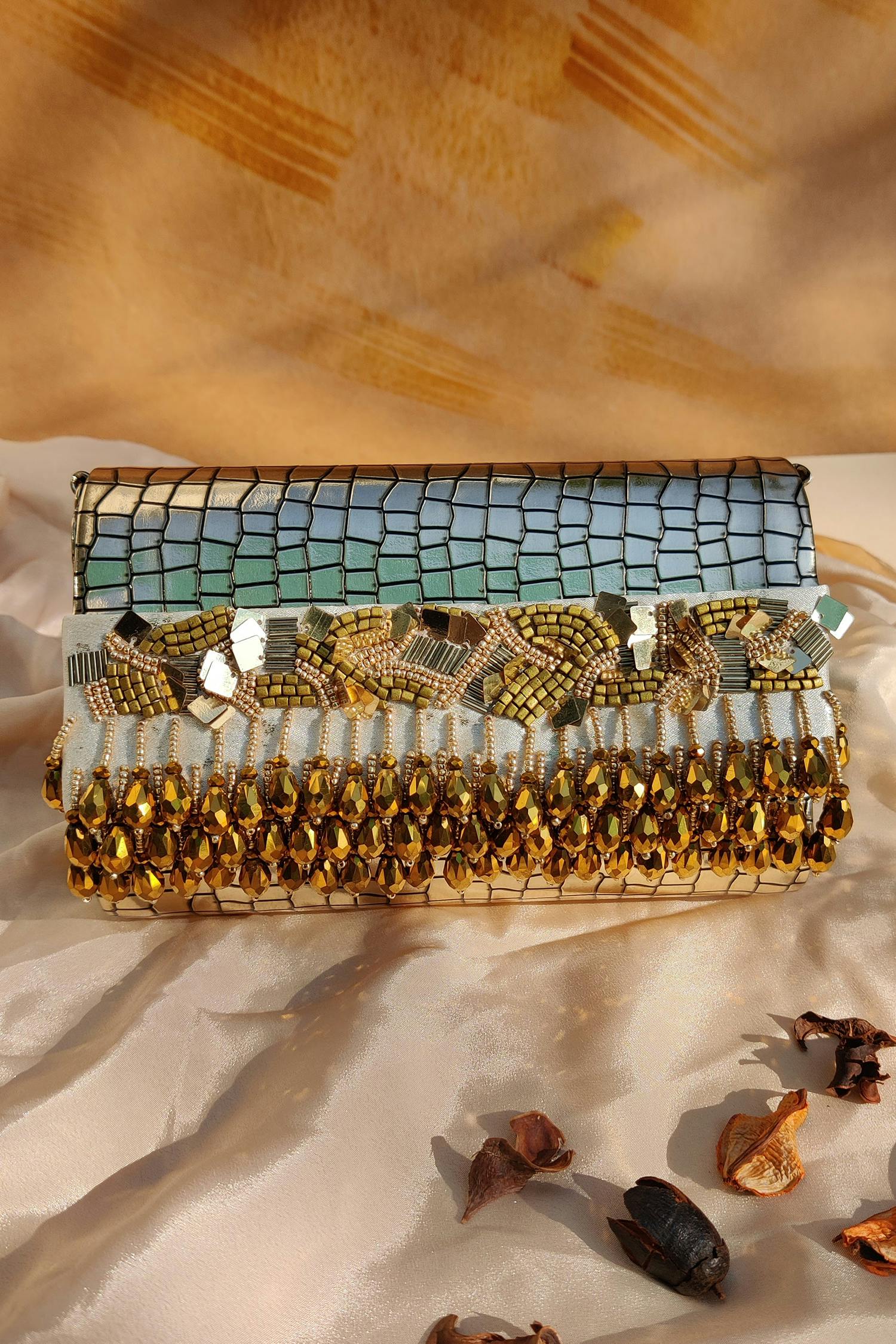 NOORIE Gold Clutch, a product by Clutcheeet