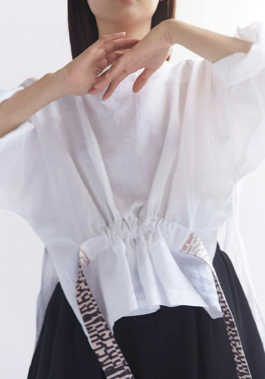 Three-quarter sleeve blouse to gather: Item 006 White, a product by Studio cumbre