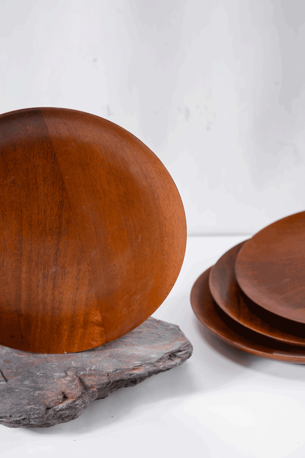 Chakr - Set of 4 wooden plates, a product by Araana Homes