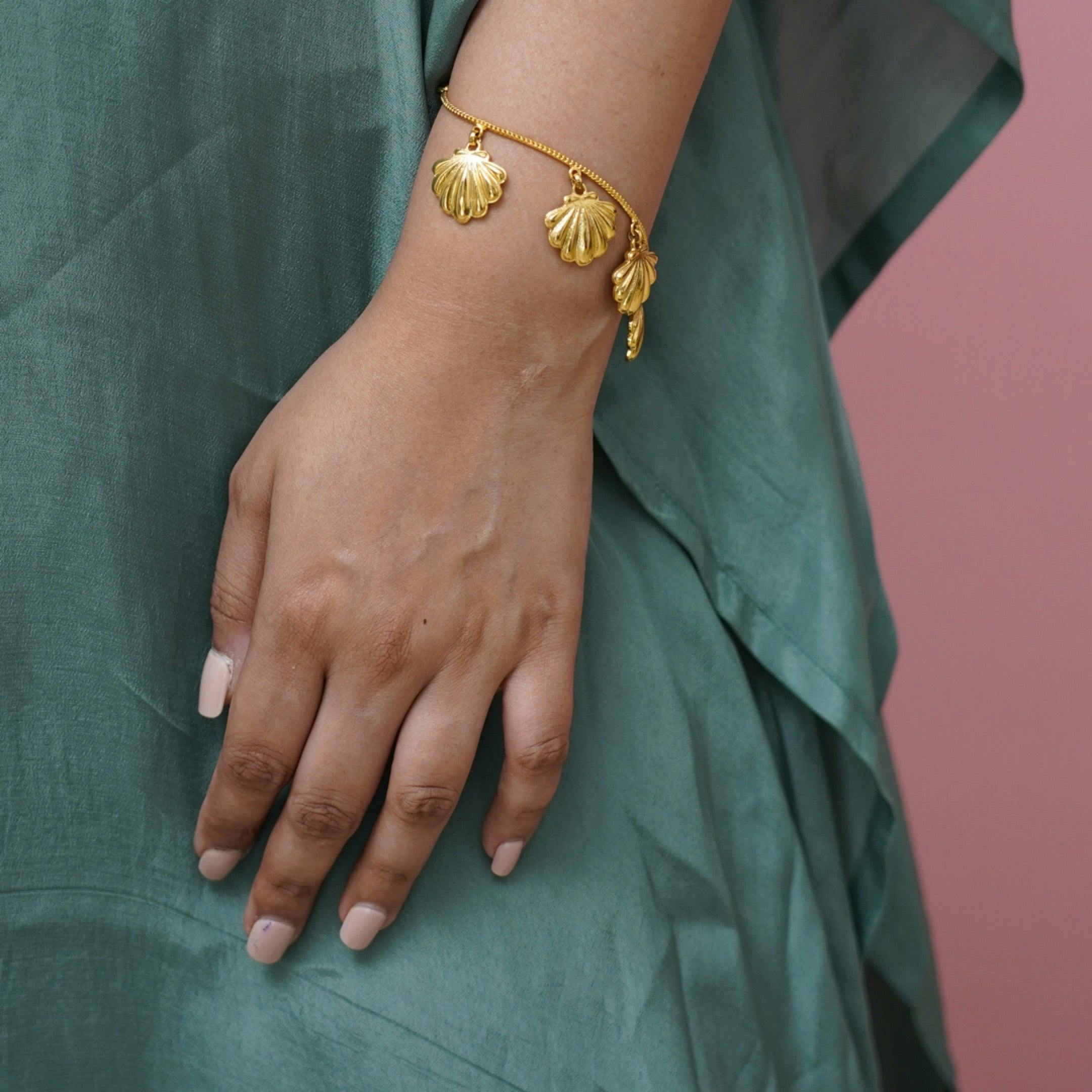 Seashell Bracelet, a product by Aditi Bhatt