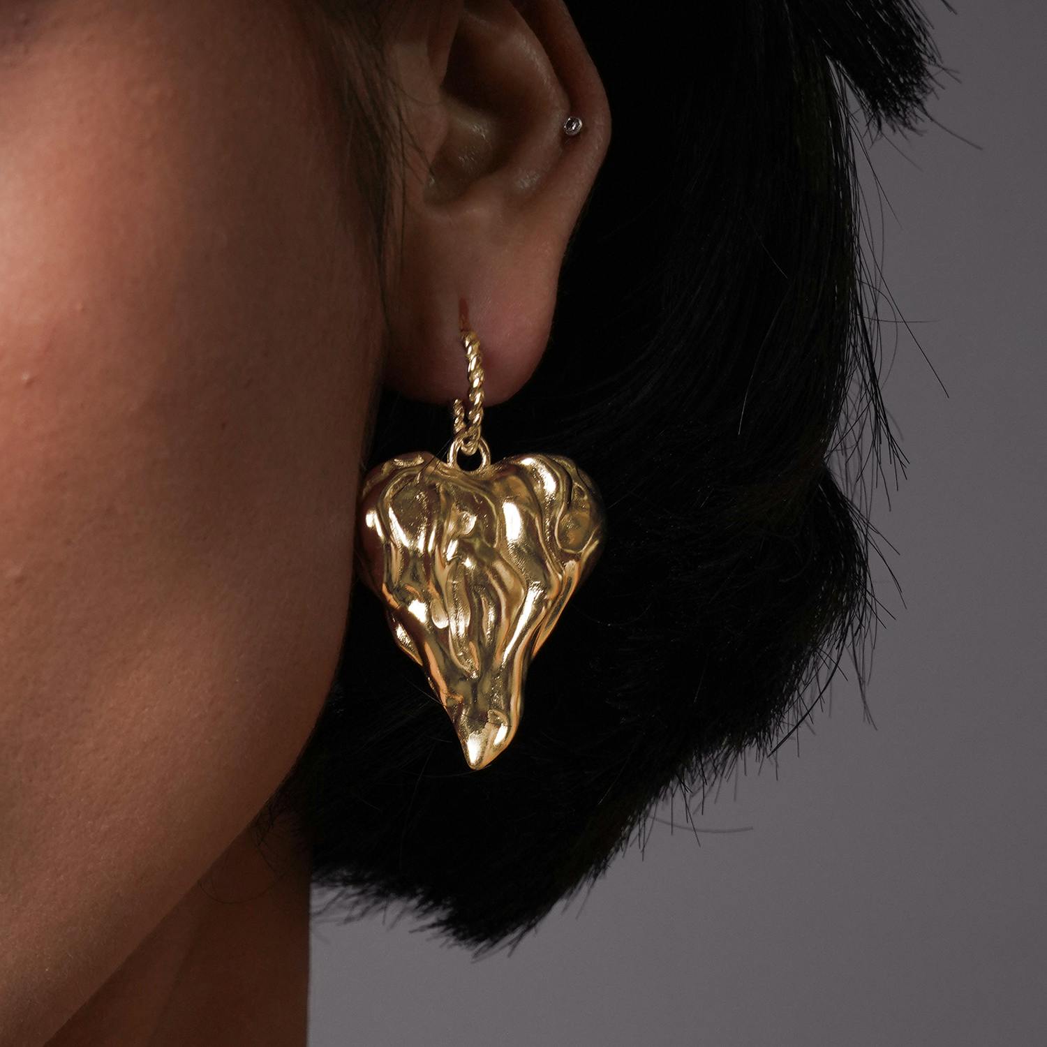 Thumbnail preview #1 for CARDI EARRINGS GOLD TONE 