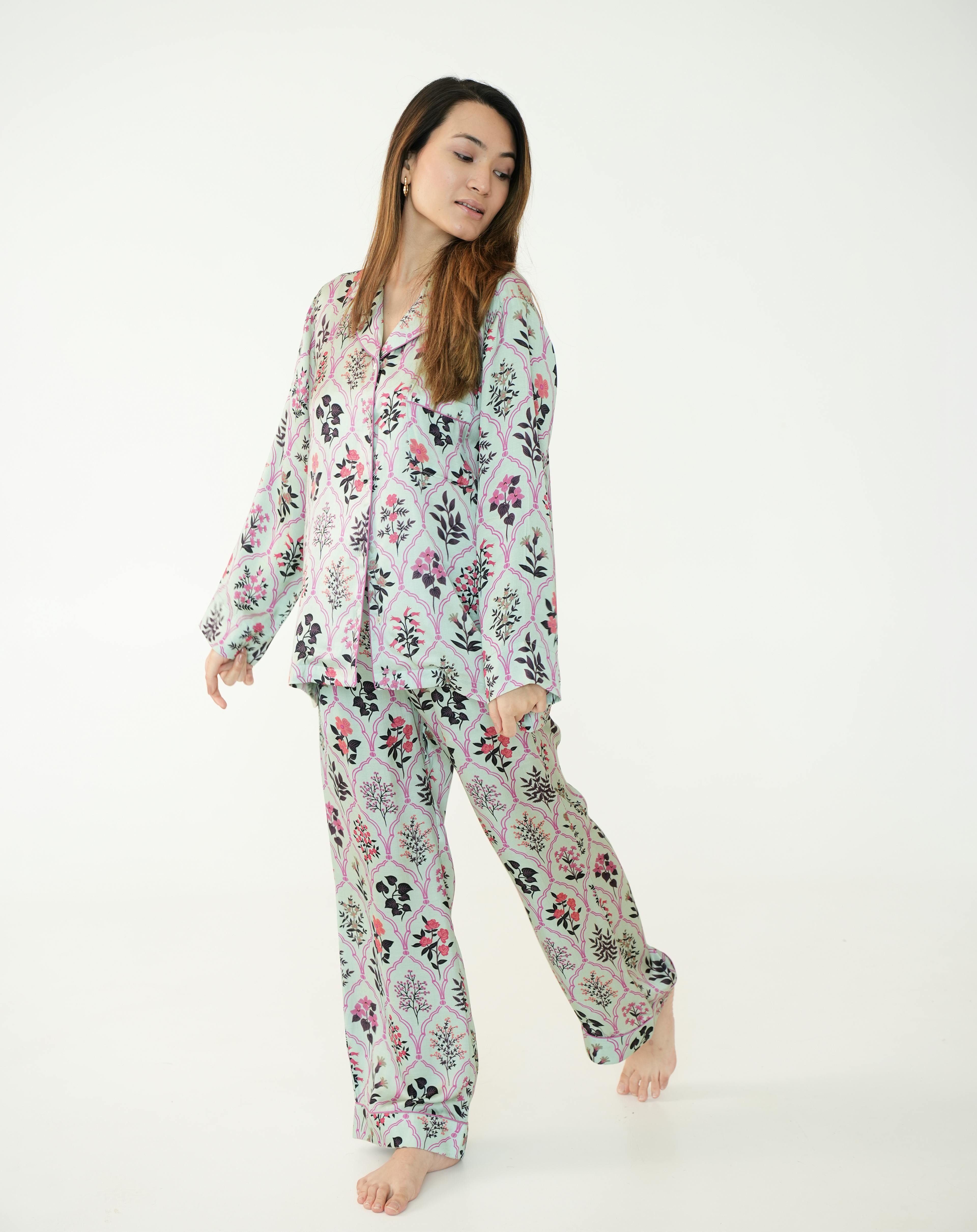 Thumbnail preview #2 for Good In Bed - Vegan Silk Pyjama Set 